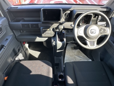 N-VAN(ホンダ)届出済未使用車 後席から見た前席