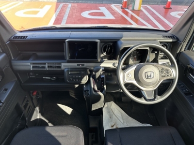 N-VAN(ホンダ)届出済未使用車 後席から見た前席