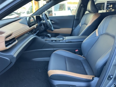 クラウンクロスオーバー(トヨタ)中古車 前席内装
