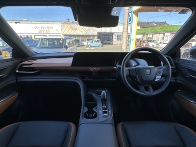 クラウンクロスオーバー(トヨタ)中古車 後席から見た前席