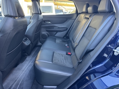 アリア(ニッサン)中古車 後席内装