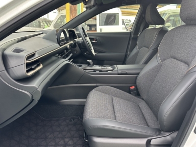 クラウンクロスオーバー(トヨタ)中古車 前席内装