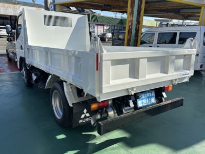 キャンター(三菱)レンタ登録済未使用車 後方