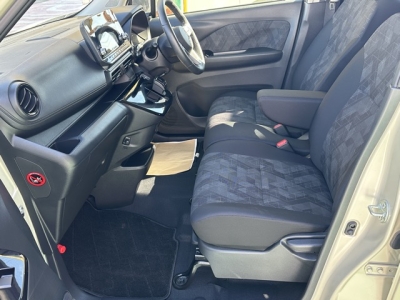 ekクロス(三菱)中古車 前席内装