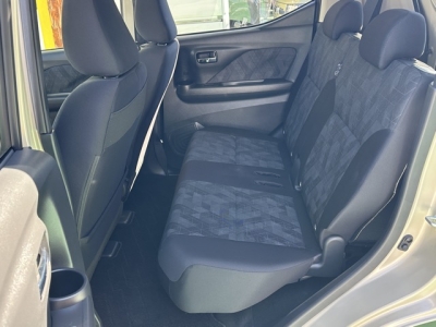 ekクロス(三菱)中古車 後席内装