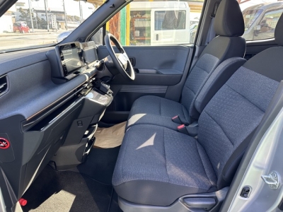 サクラ(ニッサン)中古車 前席内装