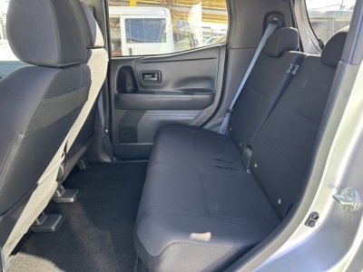 サクラ(ニッサン)中古車 後席内装
