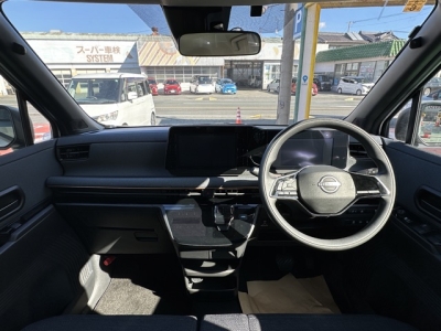 サクラ(ニッサン)中古車 後席から見た前席