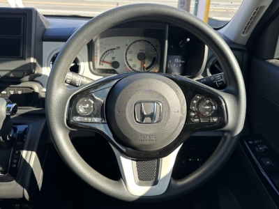 N-ONE(ホンダ)中古車 後席から見た前席