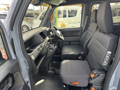 N-VAN(ホンダ)届出済未使用車 前席内装