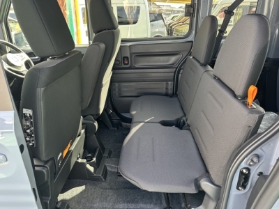 N-VAN(ホンダ)届出済未使用車 後席から見た前席