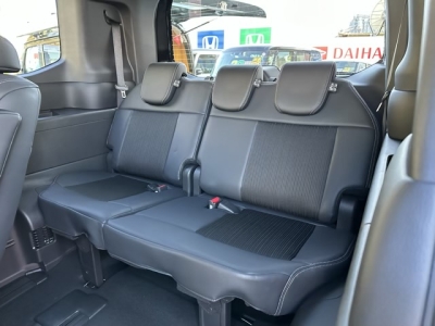 ステップワゴン(ホンダ)登録済未使用車 後席から見た前席