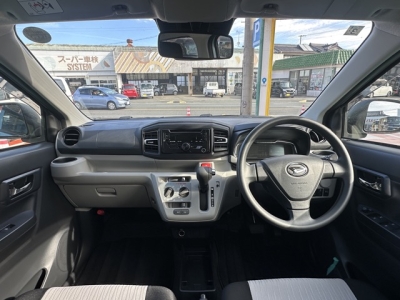 ミライース(ダイハツ)中古車 後席から見た前席