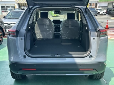 ヴェゼル(ホンダ)新車見本展示無 内外装写真他２