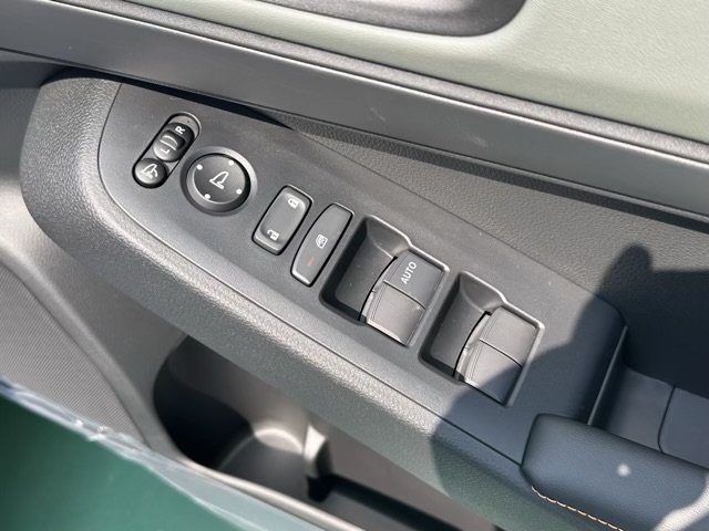 ヴェゼル(ホンダ)新車見本展示無 12