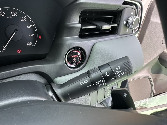 ヴェゼル(ホンダ)新車見本展示無 15