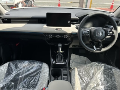 ヴェゼル(ホンダ)新車見本展示無 内外装写真