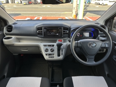 ミライース(ダイハツ)中古車 後席から見た前席