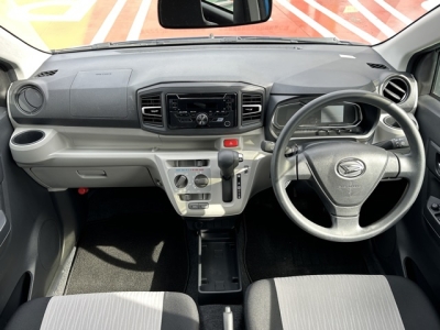 ミライース(ダイハツ)中古車 後席から見た前席