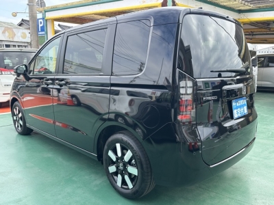 新型フリード(ホンダ)登録済未使用車 後方