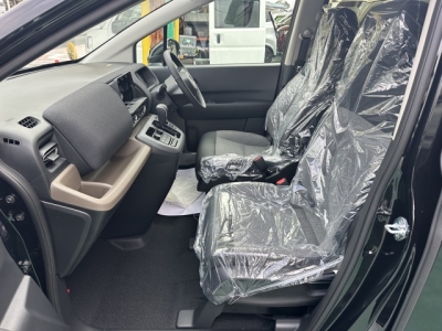 新型フリード(ホンダ)登録済未使用車 前席内装