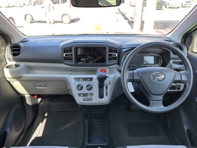 ミライース(ダイハツ)中古車 後席から見た前席