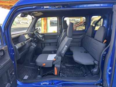 N-VAN(ホンダ)中古車 後席から見た前席