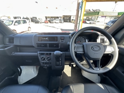 ハイゼットカーゴ(ダイハツ)中古車 後席から見た前席