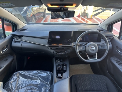 ノート(ニッサン)中古車 後席から見た前席