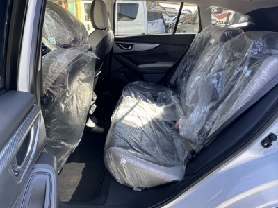 レヴォーグ レイバック(スバル)中古車 後席内装