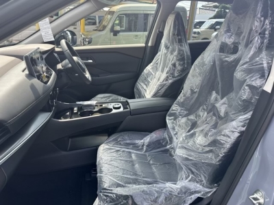 エクストレイル(ニッサン)新車見本展示有 前席内装