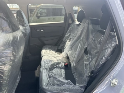 エクストレイル(ニッサン)新車見本展示有 後席内装