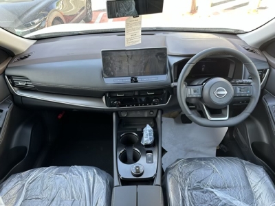 エクストレイル(ニッサン)新車見本展示有 内外装写真