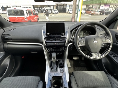 エクリプスクロス(三菱)中古車 後席から見た前席