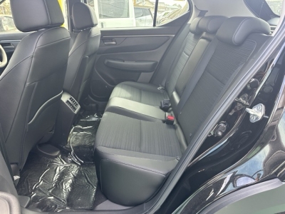 WR-V(ホンダ)登録済未使用車 後席内装