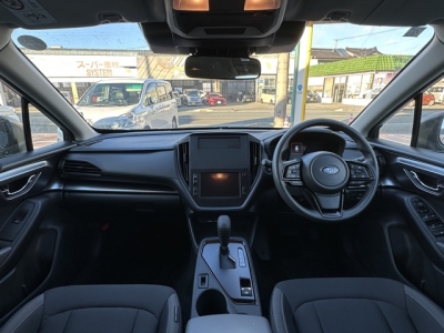 インプレッサ(スバル)中古車 後席から見た前席