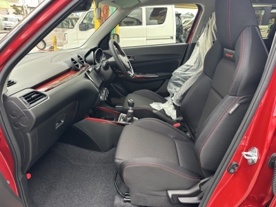 スイフトスポーツ(スズキ)登録済未使用車 前席内装