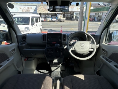 エブリイバンのOEM(スズキ)中古車 後席から見た前席