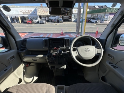 エブリイバンのOEM(スズキ)中古車 後席から見た前席
