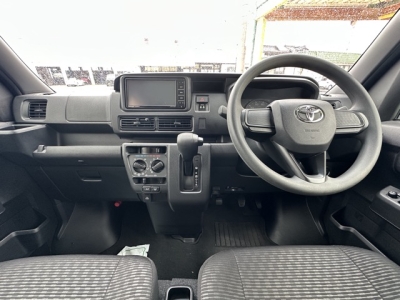 ハイゼットカーゴのOEM(ダイハツ)中古車 後席から見た前席