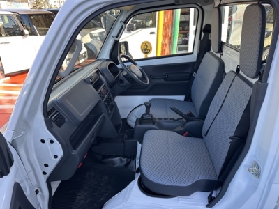 キャリイトラックのOEM(スズキ)届出済未使用車 前席内装