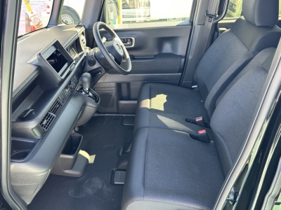 新型N-BOX(ホンダ)届出済未使用車 前席内装