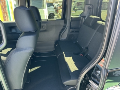 新型N-BOX(ホンダ)届出済未使用車 後席内装