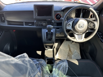 N-ONE(ホンダ)届出済未使用車 後席から見た前席
