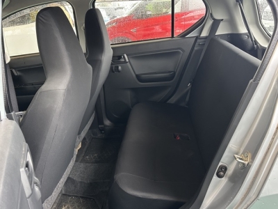 ミライース(ダイハツ)中古車 後席内装
