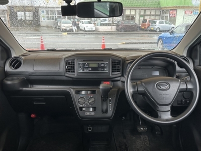 ミライース(ダイハツ)中古車 後席から見た前席