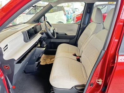 サクラ(ニッサン)中古車 前席内装