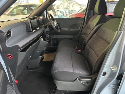 サクラ(ニッサン)中古車 前席内装