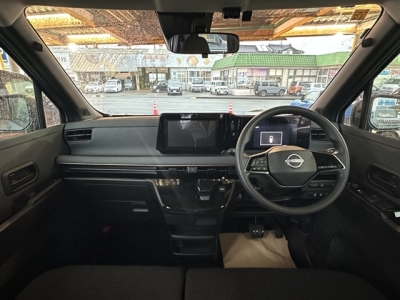 サクラ(ニッサン)中古車 後席から見た前席