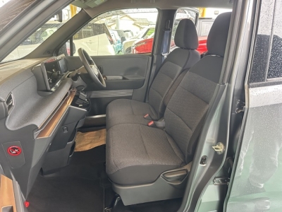 サクラ(ニッサン)中古車 前席内装